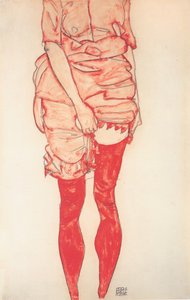 Staande vrouw in rood